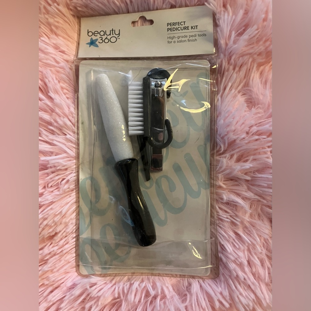 NWT BEAUTY 360 Black and White Perfect Pedicure Kit